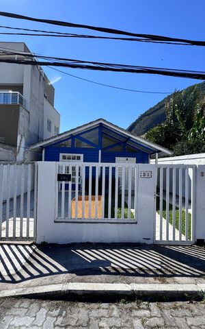 Casa de condomínio à venda com 150m², 3 quartos e 2 vagas Casa de condomínio à venda com 150m², 3 quartos e 2 vagasFachada