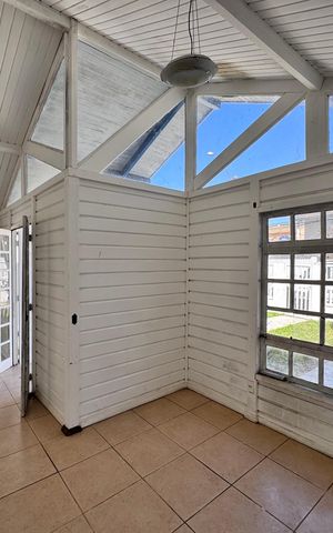 Casa de condomínio à venda com 150m², 3 quartos e 2 vagas Casa de condomínio à venda com 150m², 3 quartos e 2 vagasSala
