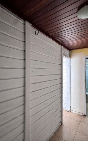 Casa de condomínio à venda com 150m², 3 quartos e 2 vagas Casa de condomínio à venda com 150m², 3 quartos e 2 vagasCloset da suíte