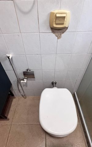 Casa de condomínio à venda com 150m², 3 quartos e 2 vagas Casa de condomínio à venda com 150m², 3 quartos e 2 vagasBanheiro da suíte