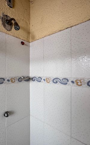 Casa de condomínio à venda com 150m², 3 quartos e 2 vagas Casa de condomínio à venda com 150m², 3 quartos e 2 vagasEdícula - Banheiro