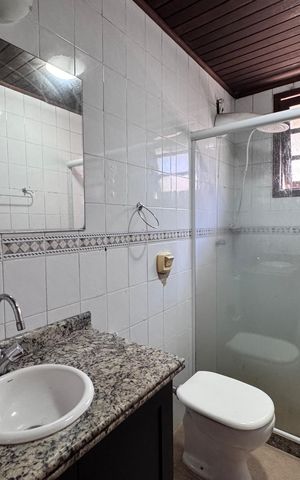Casa de condomínio à venda com 150m², 3 quartos e 2 vagas Casa de condomínio à venda com 150m², 3 quartos e 2 vagasBanheiro da suíte