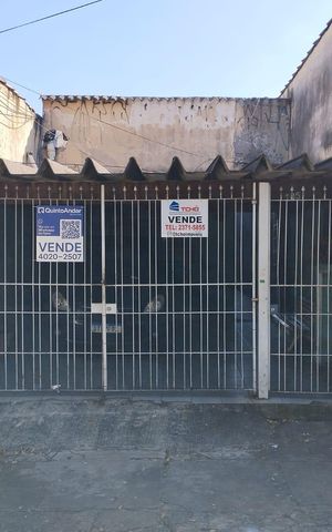Casa à venda com 250m², 1 quarto e 2 vagas Casa à venda com 250m², 1 quarto e 2 vagasFachada