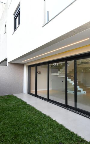 Casa de condomínio à venda com 187m², 3 quartos e 3 vagasÁrea com Churrasqueira