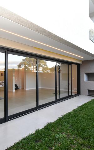 Casa de condomínio à venda com 187m², 3 quartos e 3 vagasÁrea com Churrasqueira