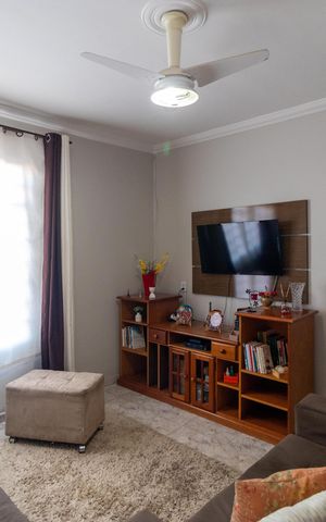 Casa à venda com 250m², 2 quartos e 4 vagas Casa à venda com 250m², 2 quartos e 4 vagasSalas