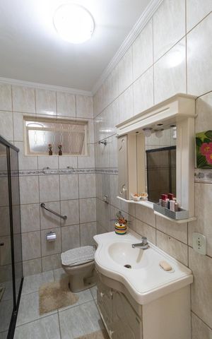 Casa à venda com 250m², 2 quartos e 4 vagas Casa à venda com 250m², 2 quartos e 4 vagasBanheiro 01