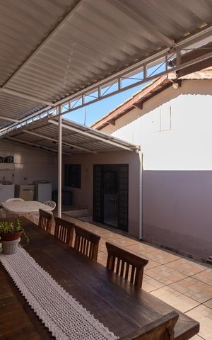Casa à venda com 250m², 2 quartos e 4 vagas Casa à venda com 250m², 2 quartos e 4 vagasChurrasqueira