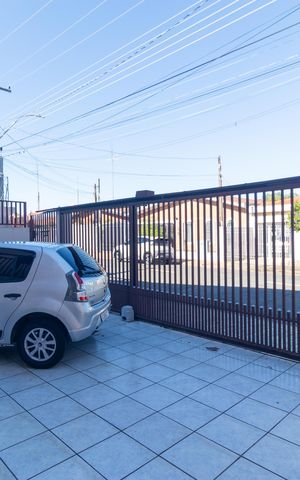 Casa à venda com 250m², 2 quartos e 4 vagas Casa à venda com 250m², 2 quartos e 4 vagasGaragem