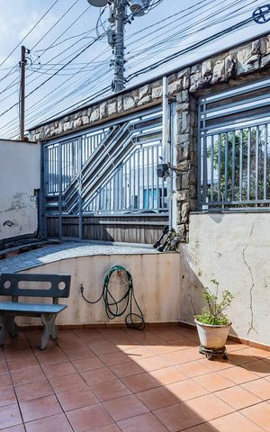 Casa à venda com 280m², 4 quartos e 3 vagas Casa à venda com 280m², 4 quartos e 3 vagasQuintal frente