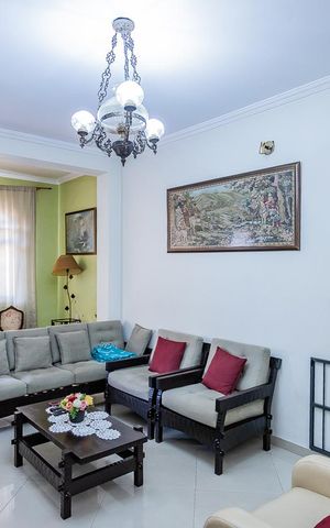 Casa à venda com 280m², 4 quartos e 3 vagas Casa à venda com 280m², 4 quartos e 3 vagasSala