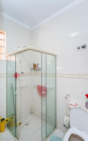 Casa à venda com 280m², 4 quartos e 3 vagas Casa à venda com 280m², 4 quartos e 3 vagasBanheiro