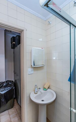 Casa à venda com 280m², 4 quartos e 3 vagas Casa à venda com 280m², 4 quartos e 3 vagasBanheiro Quarto de Serviço