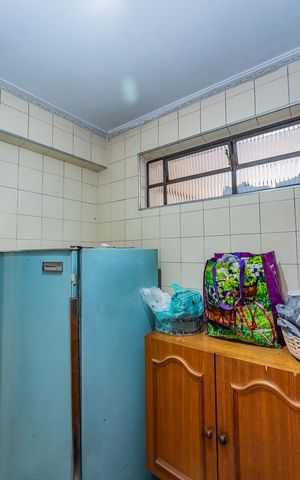 Casa à venda com 280m², 4 quartos e 3 vagas Casa à venda com 280m², 4 quartos e 3 vagasDespensa