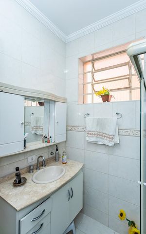 Casa à venda com 280m², 4 quartos e 3 vagas Casa à venda com 280m², 4 quartos e 3 vagasBanheiro