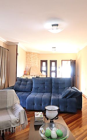 Casa à venda com 115m², 3 quartos e 2 vagasSala