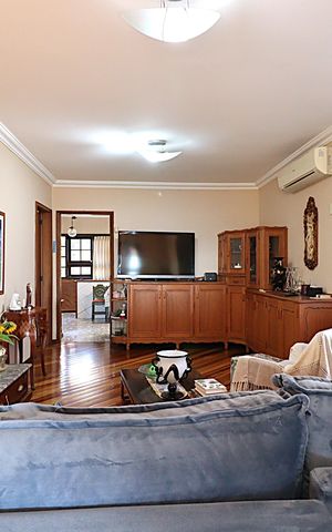 Casa à venda com 115m², 3 quartos e 2 vagasSala