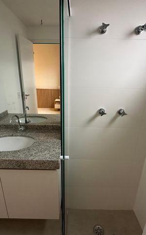 Apartamento à venda com 65m², 2 quartos e 2 vagas Apartamento à venda com 65m², 2 quartos e 2 vagasBanheiro da Suíte 2