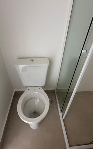 Apartamento à venda com 65m², 2 quartos e 2 vagas Apartamento à venda com 65m², 2 quartos e 2 vagasBanheiro da Suíte 1