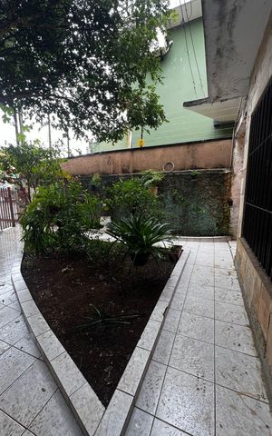 Casa para alugar com 220m², 3 quartos e 4 vagas Casa para alugar com 220m², 3 quartos e 4 vagasArea externa