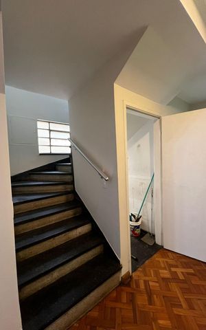 Casa para alugar com 220m², 3 quartos e 4 vagas Casa para alugar com 220m², 3 quartos e 4 vagasEscada
