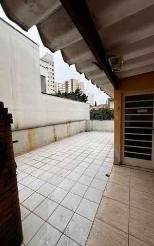 Casa para alugar com 220m², 3 quartos e 4 vagas Casa para alugar com 220m², 3 quartos e 4 vagasTerraço