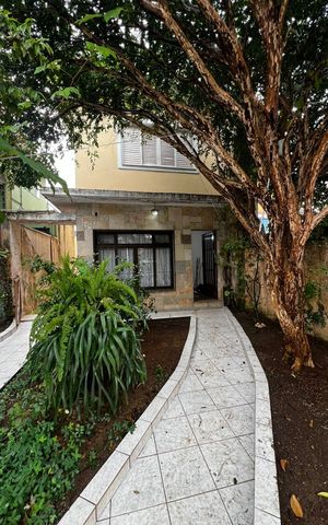 Casa para alugar com 220m², 3 quartos e 4 vagas Casa para alugar com 220m², 3 quartos e 4 vagasArea externa
