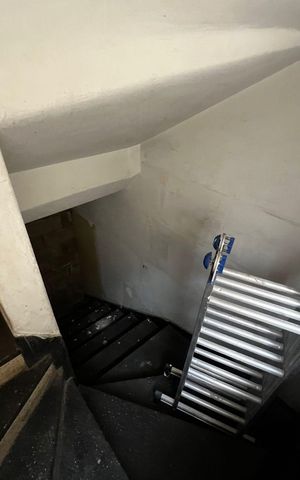 Casa para alugar com 220m², 3 quartos e 4 vagas Casa para alugar com 220m², 3 quartos e 4 vagasEscada