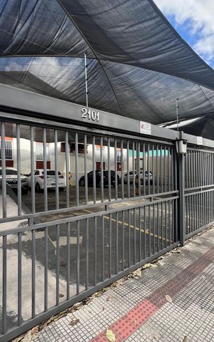 Apartamento à venda com 180m², 2 quartos e 1 vagaFachada