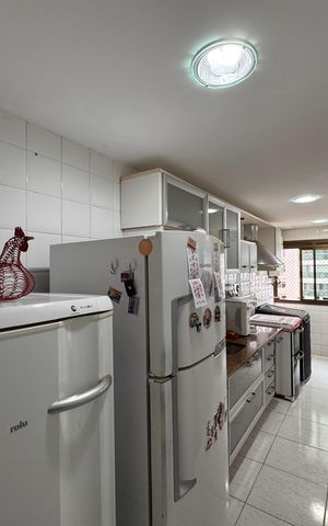 Apartamento para alugar com 105m², 4 quartos e 2 vagas Apartamento para alugar com 105m², 4 quartos e 2 vagasCozinha e Área de Serviço
