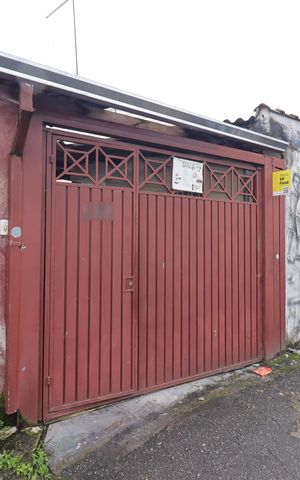 Casa à venda com 340m², 3 quartos e 4 vagasFachada Fundos