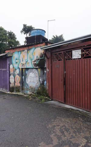 Casa à venda com 340m², 3 quartos e 4 vagasFachada Fundos