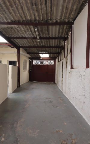 Casa à venda com 340m², 3 quartos e 4 vagasGaragem