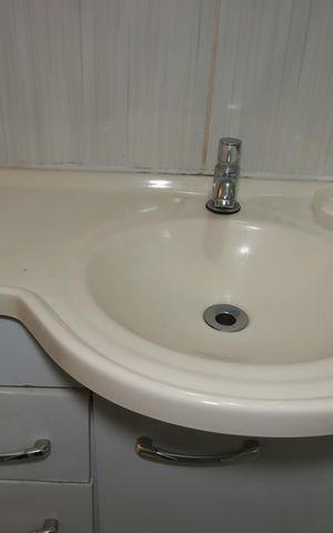 Casa à venda com 340m², 3 quartos e 4 vagasBanheiro da Casa 1 - Pia