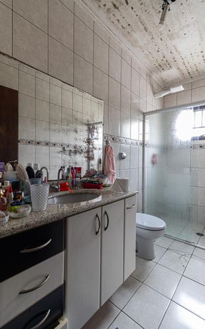 Casa à venda com 537m², 2 quartos e 8 vagas Casa à venda com 537m², 2 quartos e 8 vagasBanheiro