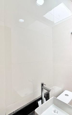 Casa à venda com 140m², 3 quartos e 2 vagas Casa à venda com 140m², 3 quartos e 2 vagasBanheiro