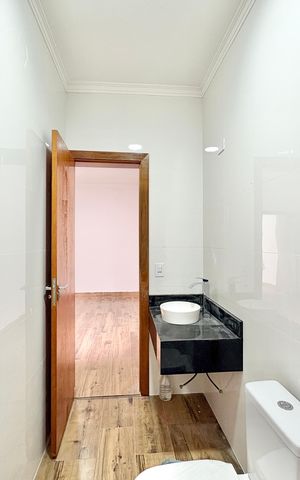 Casa à venda com 140m², 3 quartos e 2 vagas Casa à venda com 140m², 3 quartos e 2 vagasBanheiro da Suíte