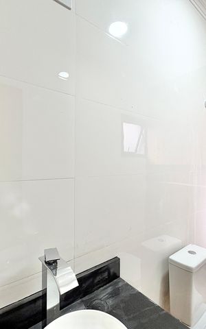 Casa à venda com 140m², 3 quartos e 2 vagas Casa à venda com 140m², 3 quartos e 2 vagasBanheiro da Suíte