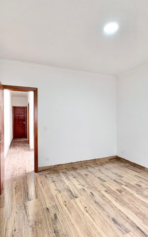 Casa à venda com 140m², 3 quartos e 2 vagas Casa à venda com 140m², 3 quartos e 2 vagasSuíte