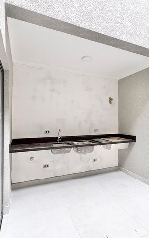 Casa à venda com 140m², 3 quartos e 2 vagas Casa à venda com 140m², 3 quartos e 2 vagasÁrea de Serviço