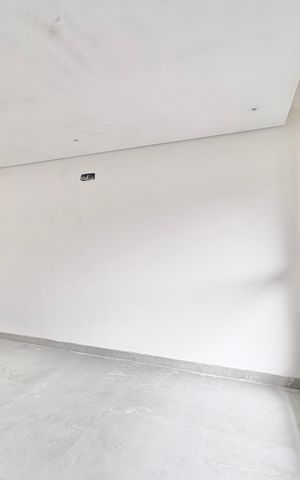 Casa à venda com 140m², 3 quartos e 2 vagas Casa à venda com 140m², 3 quartos e 2 vagasSala