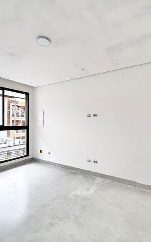 Casa à venda com 140m², 3 quartos e 2 vagas Casa à venda com 140m², 3 quartos e 2 vagasSala