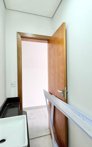 Casa à venda com 140m², 3 quartos e 2 vagas Casa à venda com 140m², 3 quartos e 2 vagasLavabo
