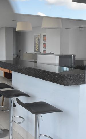 Apartamento à venda com 229m², 3 quartos e 4 vagas Apartamento à venda com 229m², 3 quartos e 4 vagasÁrea comum - Churrasqueira