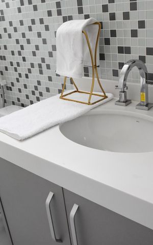 Apartamento à venda com 229m², 3 quartos e 4 vagas Apartamento à venda com 229m², 3 quartos e 4 vagasBanheiro da Suíte 1
