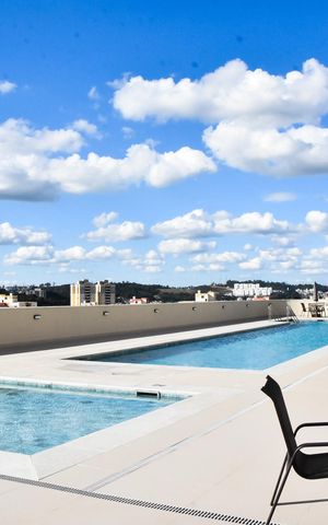Apartamento à venda com 229m², 3 quartos e 4 vagas Apartamento à venda com 229m², 3 quartos e 4 vagasÁrea comum - Piscina