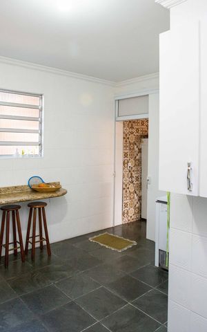 Casa à venda com 442m², 4 quartos e 6 vagasCozinha 2