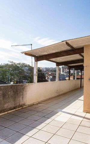 Casa à venda com 442m², 4 quartos e 6 vagasSacada