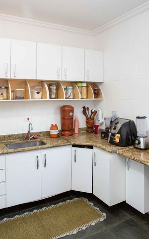 Casa à venda com 442m², 4 quartos e 6 vagasCozinha 2