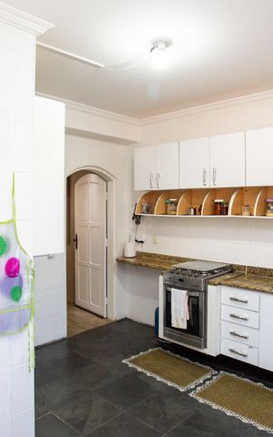 Casa à venda com 442m², 4 quartos e 6 vagasCozinha 2